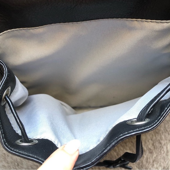 Piel black leather drawstring and flap backpack strap zips to one strap or two - Picture 5 of 11